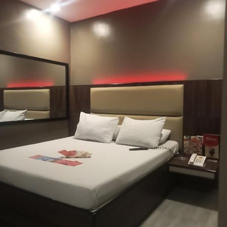 Hotel Sogo Pasay Wood Street Exterior photo