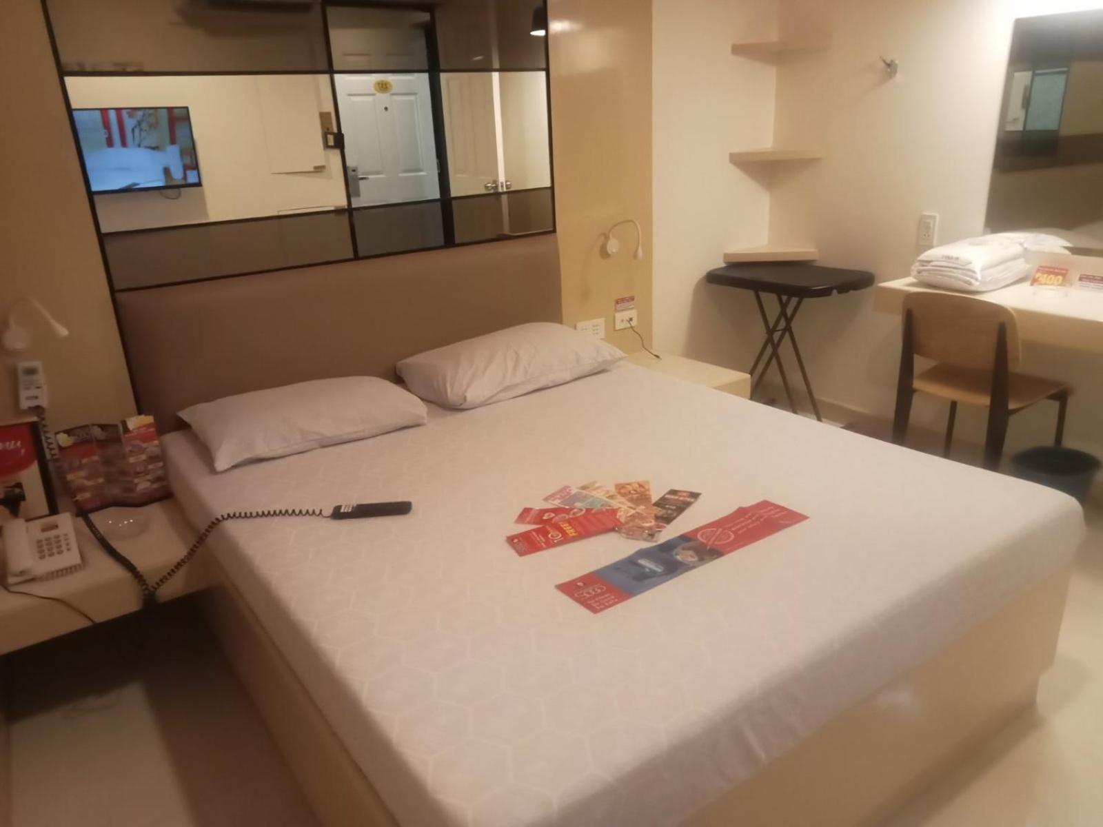 Hotel Sogo Pasay Wood Street Exterior photo
