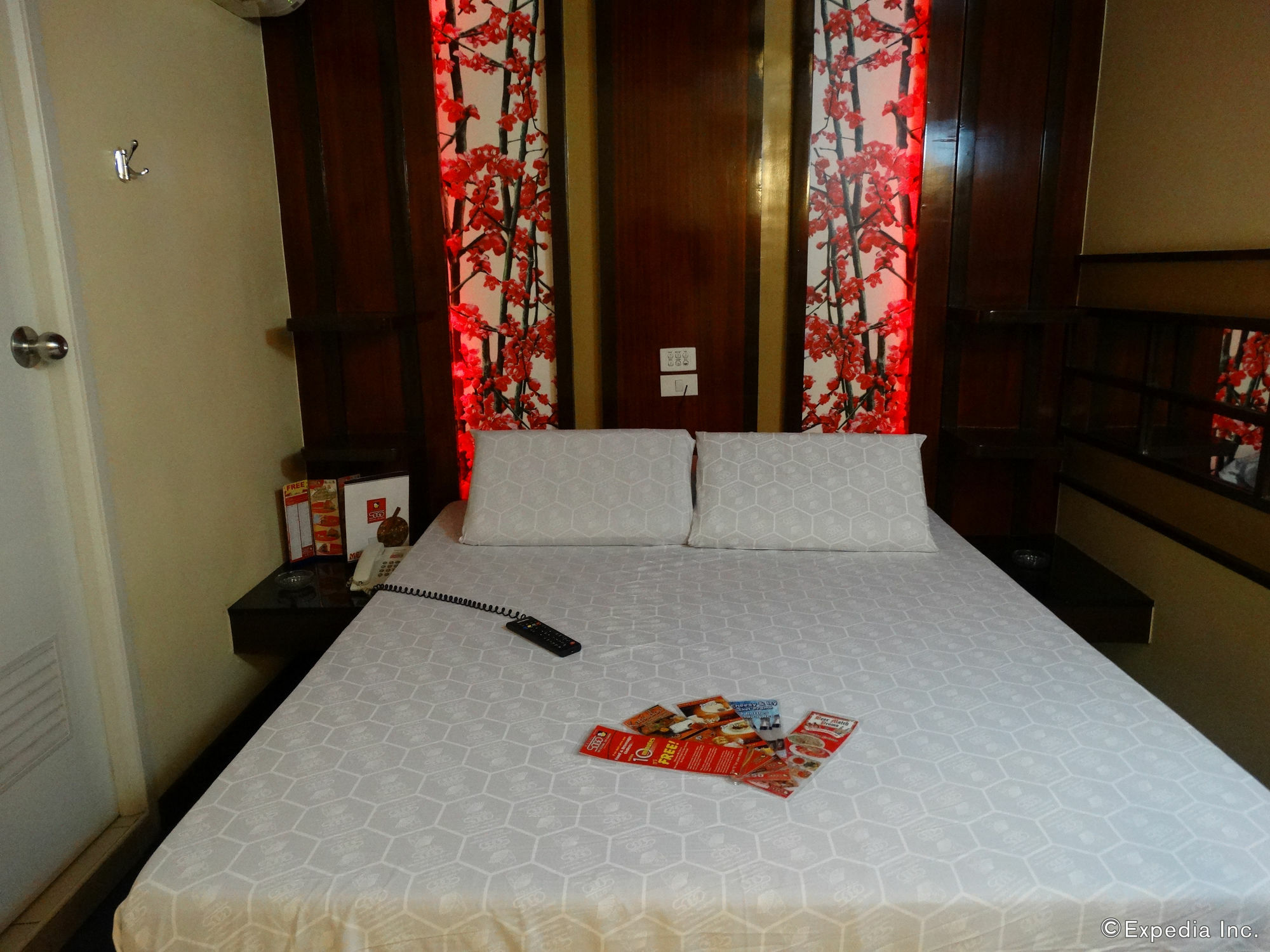 Hotel Sogo Pasay Wood Street Exterior photo