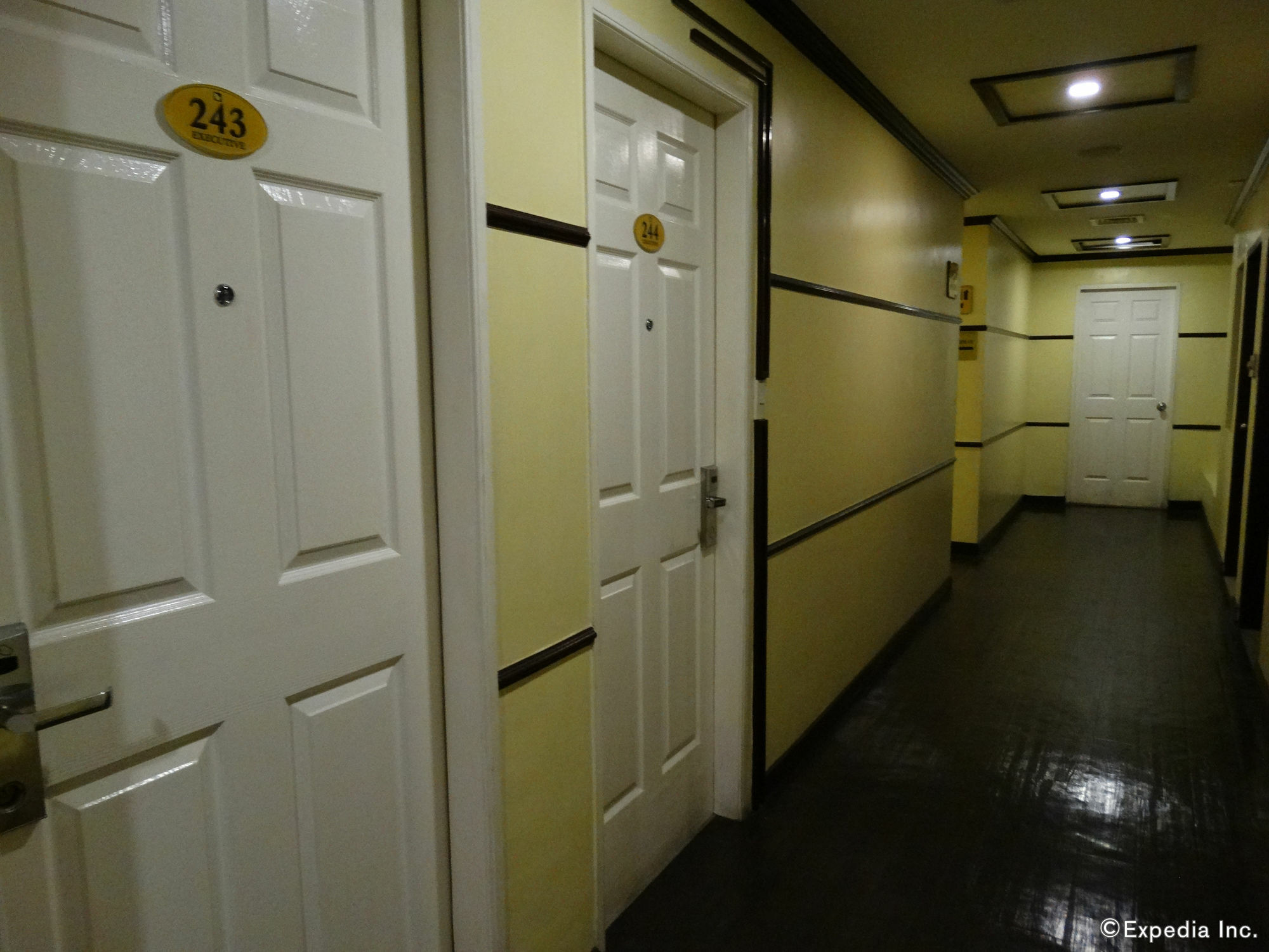 Hotel Sogo Pasay Wood Street Exterior photo