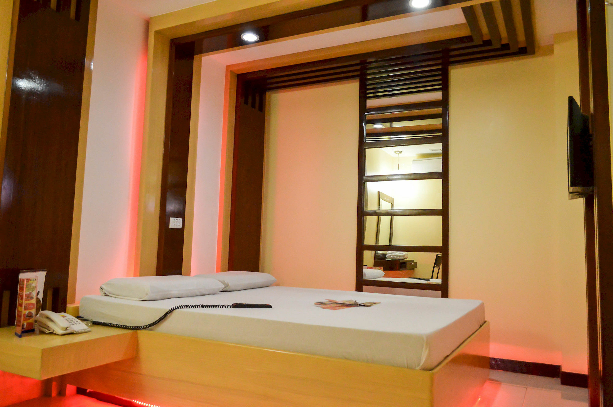 Hotel Sogo Pasay Wood Street Exterior photo