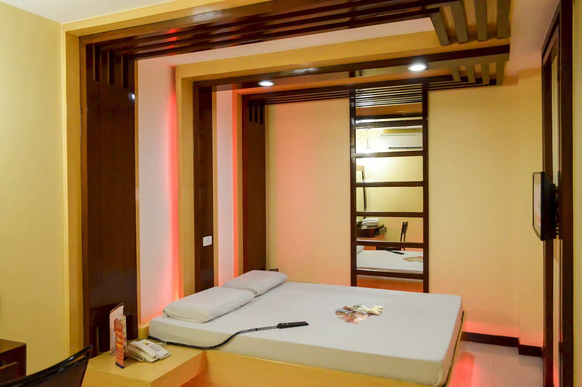 Hotel Sogo Pasay Wood Street Exterior photo